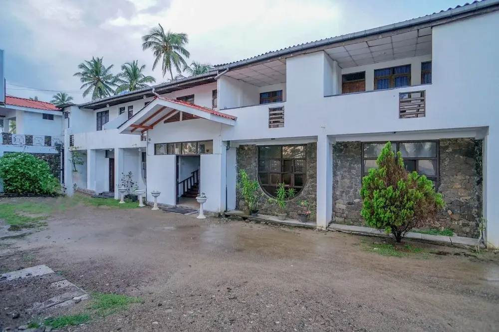 OYO 384 Dilena Beach Resort