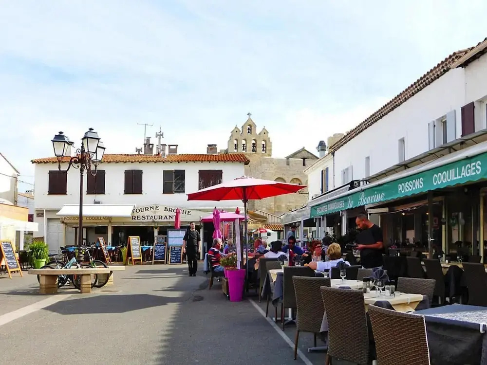 Terraced House Saintes-maries Near Beaches