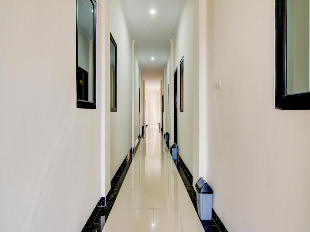 OYO 90233 The Shine Residence