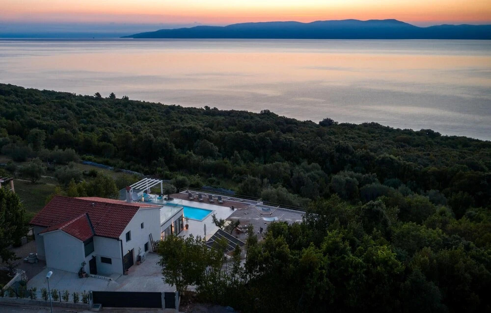 Beautiful Home in Labin With 6 Bedrooms, Private Swimming Pool and Outdoor Swimming Pool