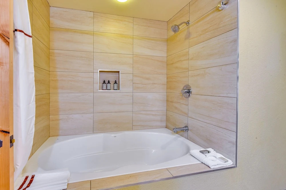 Park City Condo: Steps to Canyons Village & Skiing