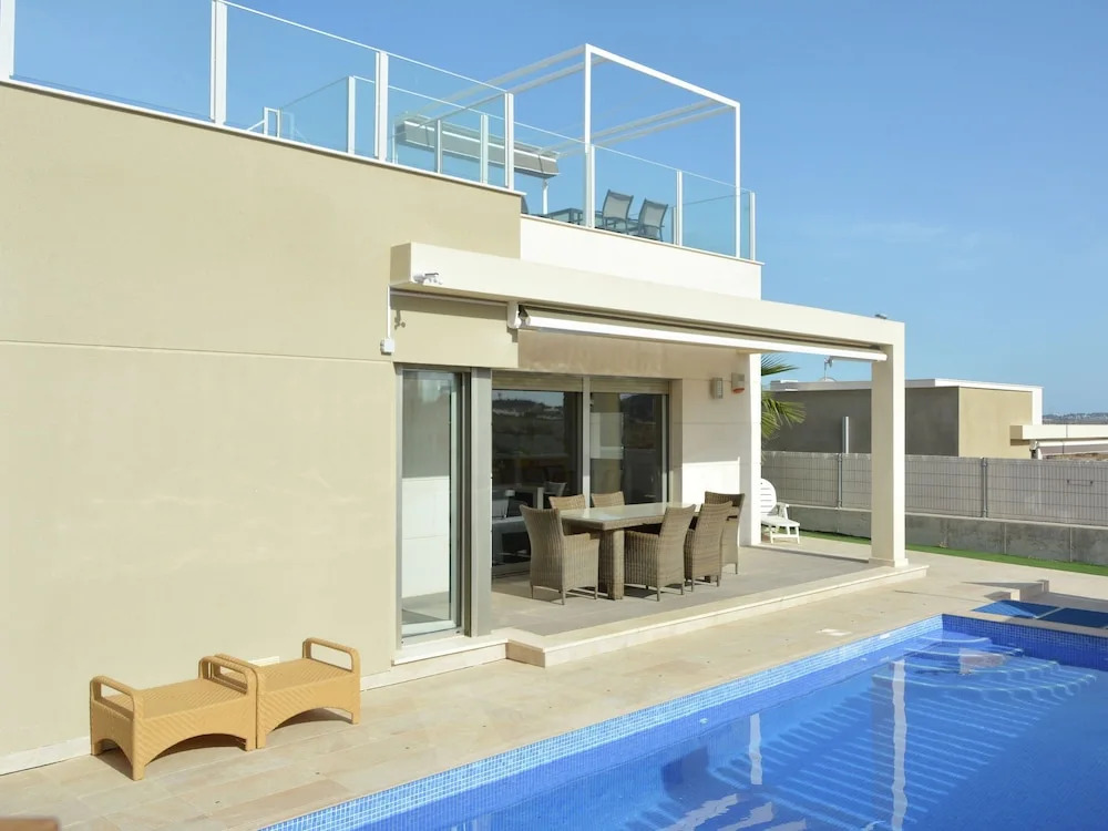 Explore the Cultural Town of Orihuela From a Villa