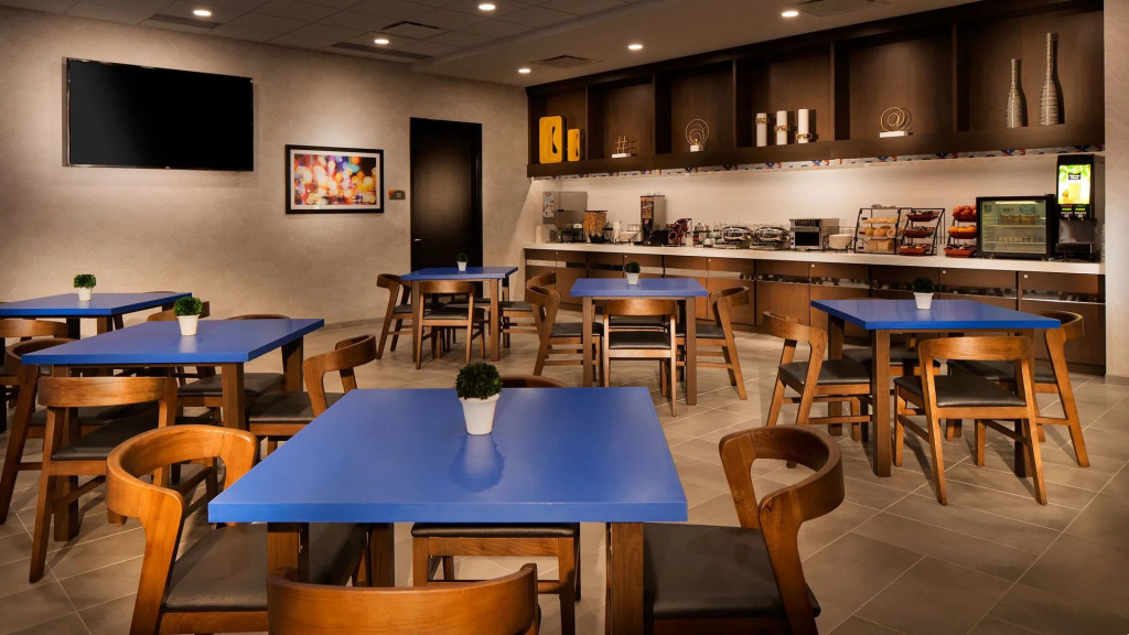 GLō Best Western Kanata Ottawa West