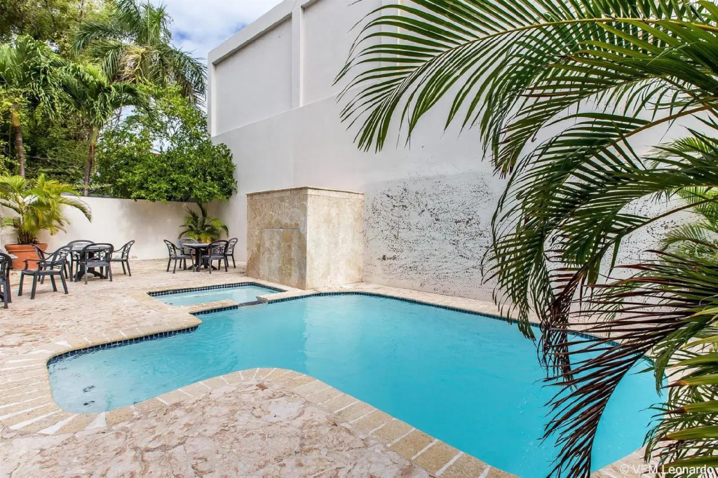 Le Consulat, an Ascend Hotel Collection Member