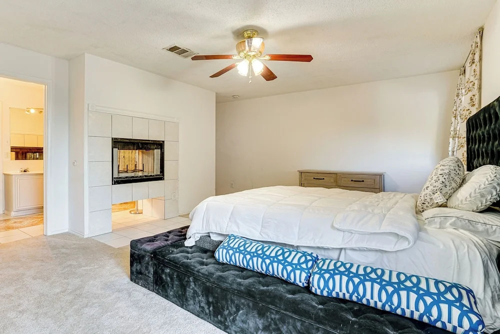 Large Families Welcome! Spacious Fort Worth Home