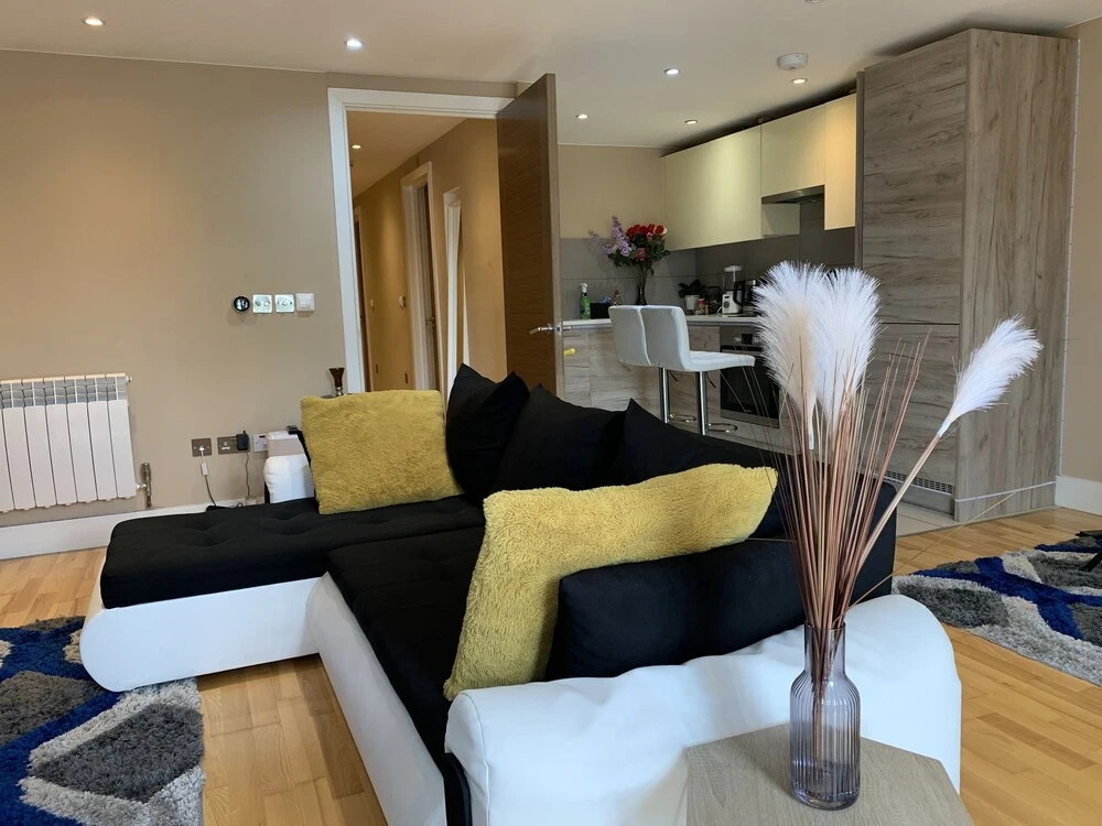 Charming 2-bed Apartment in Kingston Upon Thames