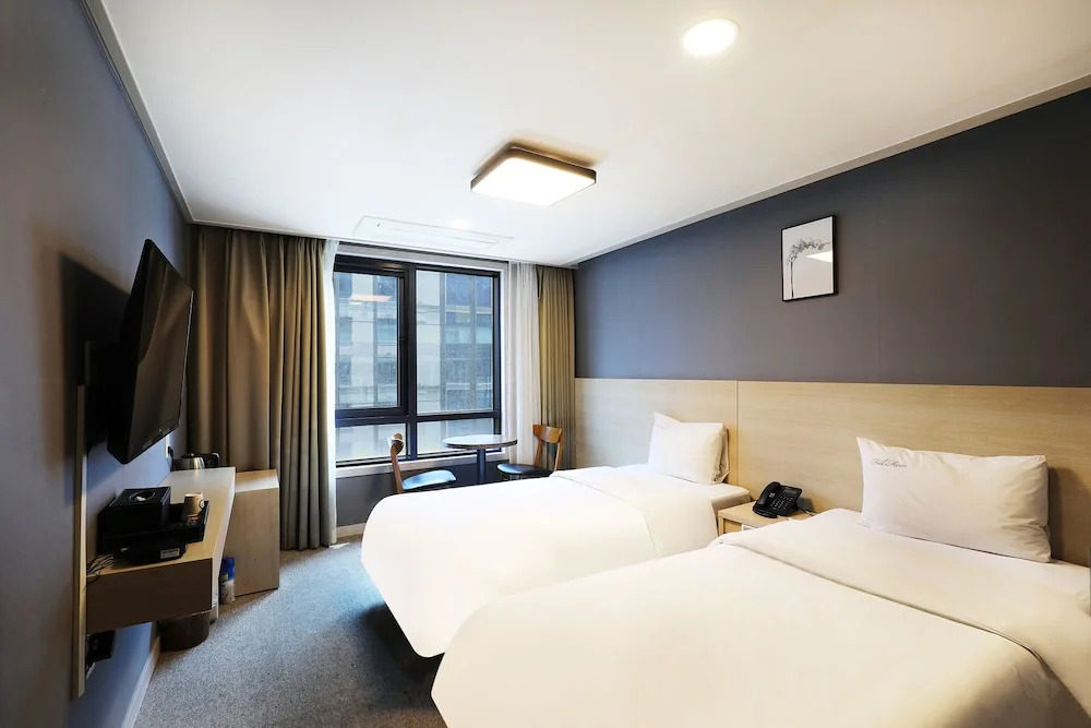 Full Moon Hotel