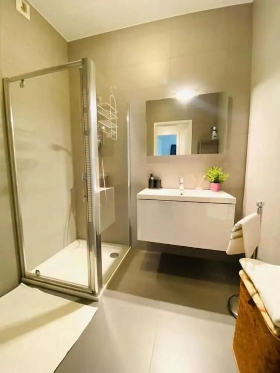Large 3bedrooms with Terrace and Parking