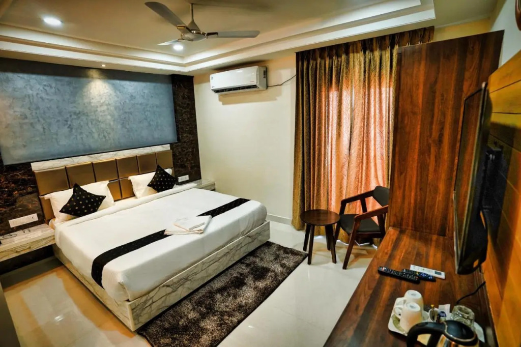 M Square Hotel