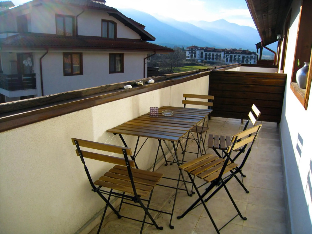Solar nest with fireplace and panoramic view 700m from skilift and centrum