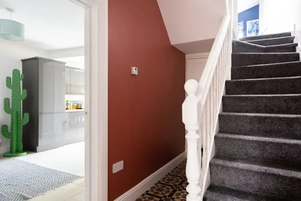 The Victoria Cottage - Bright 3bdr Terraced Home With Patio and Parking
