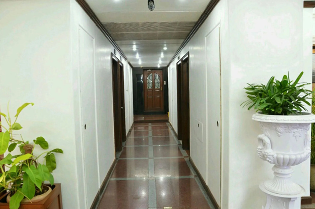 Hotel Mogul Palace - Near Masjid Bunder Mumbai