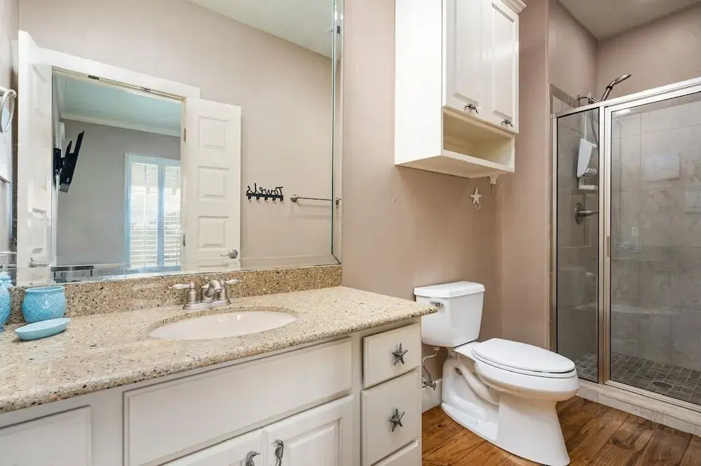 Yoho Hideout 4 Bedroom Home by RedAwning