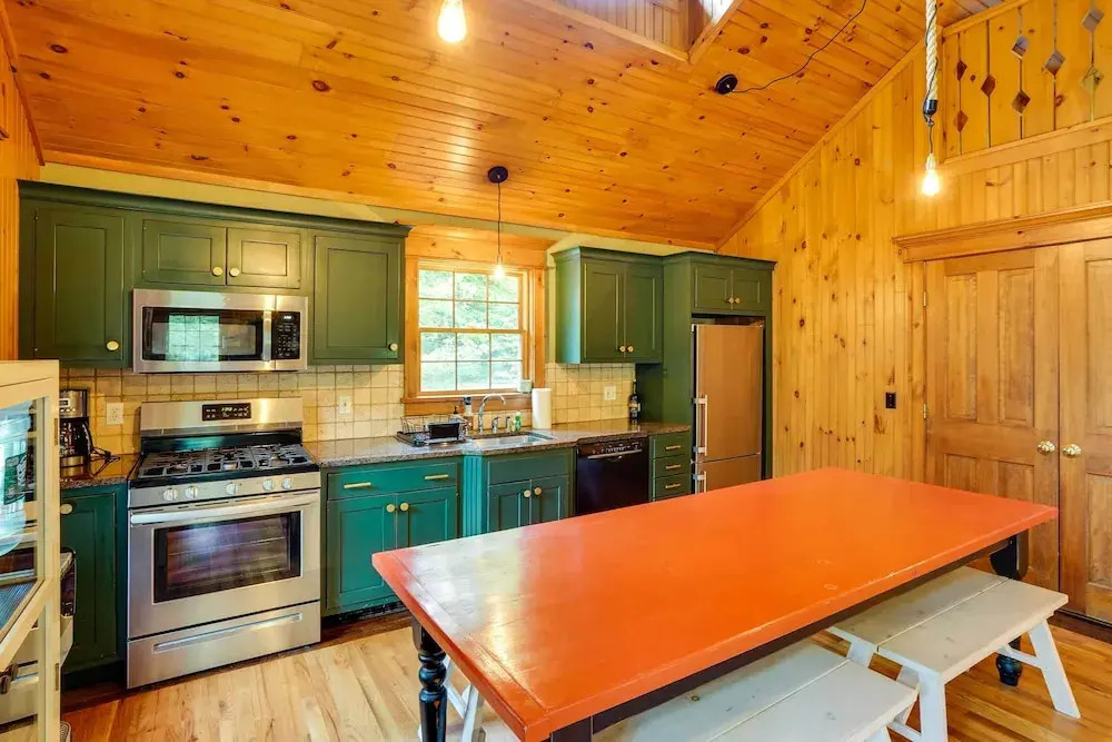 Secluded Elka Park Cabin: Hot Tub & Fire Pit!