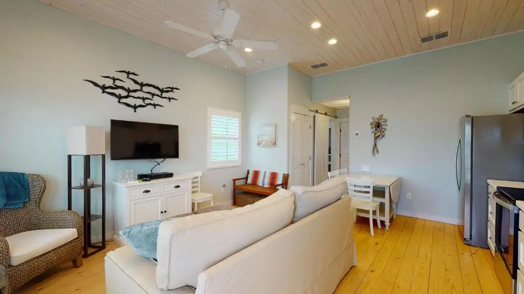 ESB02 Cozy cottage, Close to beach, Shared Pool