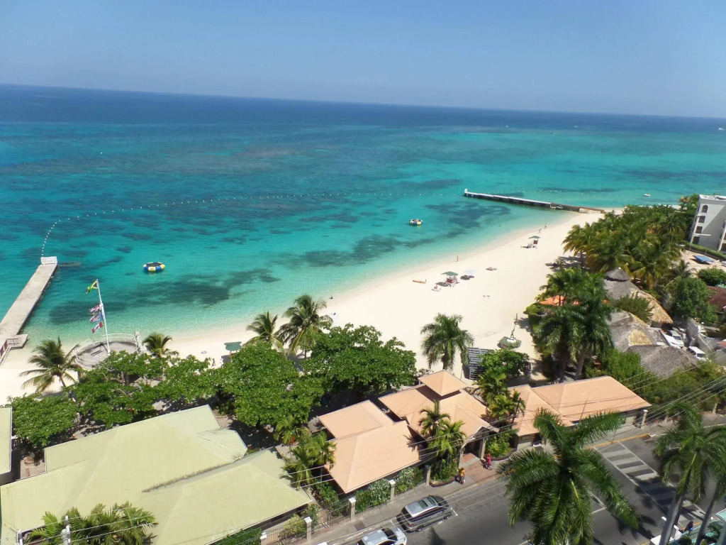 Daydream Beach at Montego Bay Club