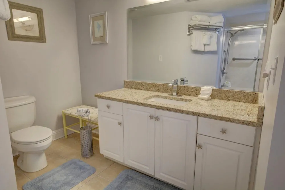 455 El Matador 1 Bedroom Condo by RedAwning