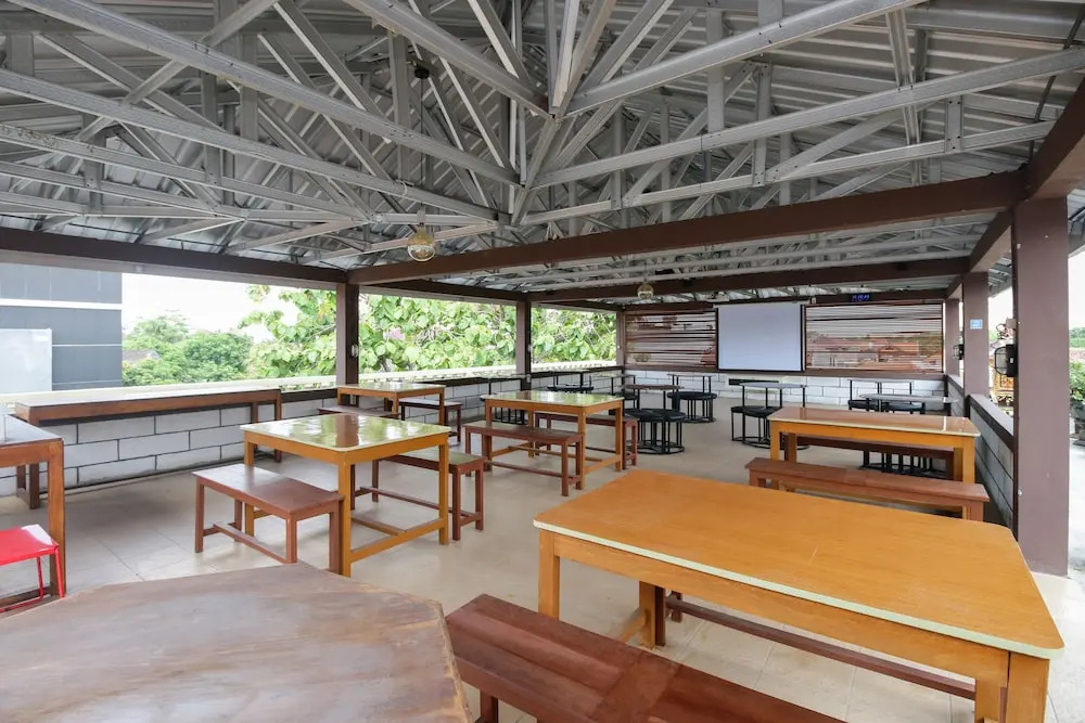 Airy Eco Syariah  Manunggal Kebonsari Blok B 9 Surabaya