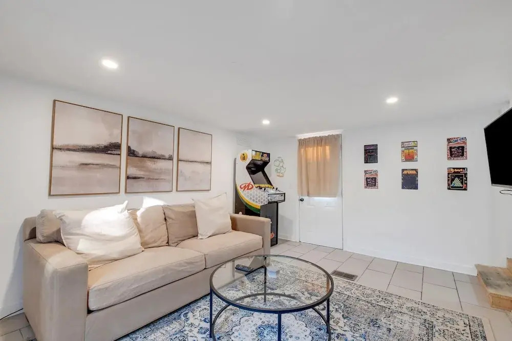 Stylish Nashville Getaway With Free Parking