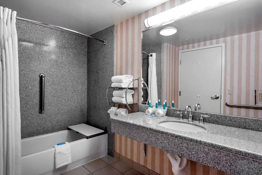 Holiday Inn Express & Suites Lathrop by IHG