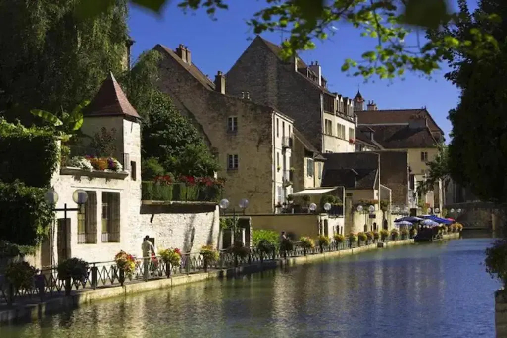 COLLEGIALE PROCHE CENTRE VILLE Home-One