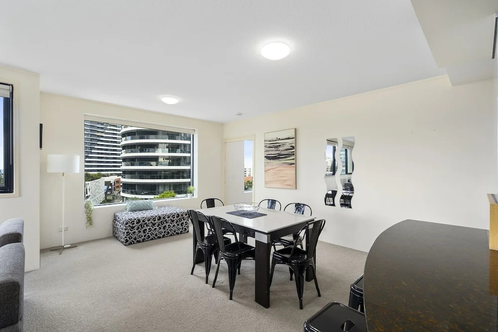 Broadbeach on the Park - We Accommodate