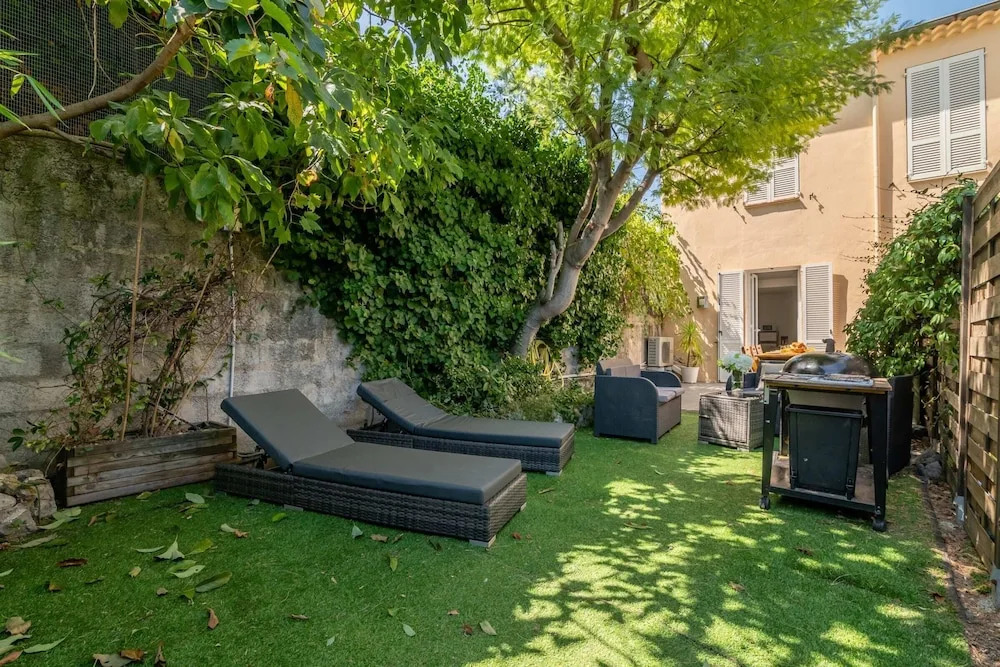 Superb 2BR Central Apt With Private Patio