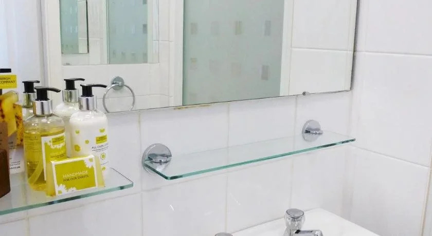 City Centre Luxury Holiday House with Outdoor Bath and Parking