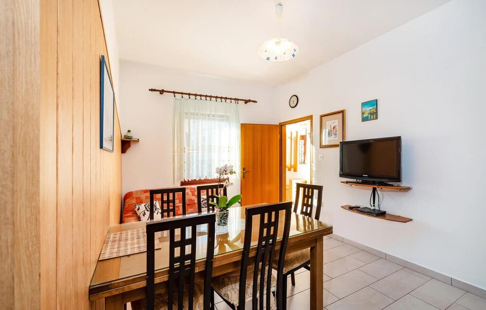 Awesome Apartment in Modric With 2 Bedrooms and Wifi