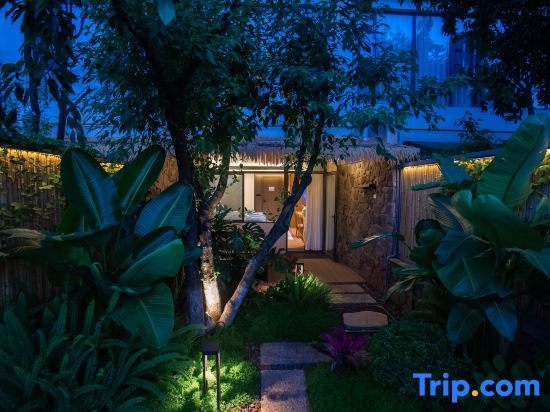 Huaqianzhu Hot Spring Hotel (Kunming Dianchi Xishan Scenic Area)