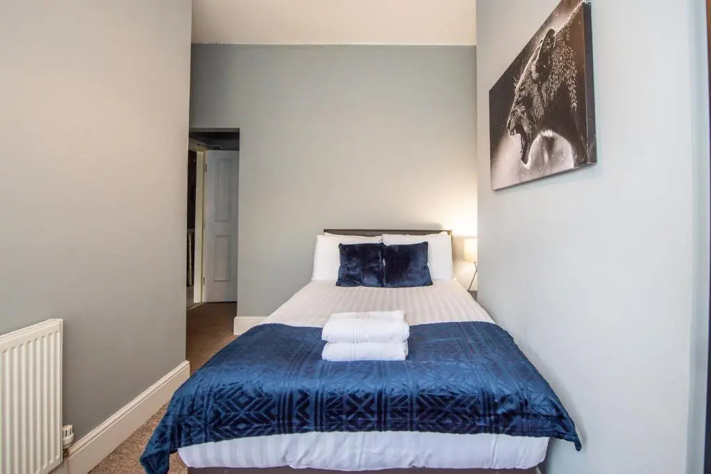 Large Contractor & Worker House - Free Parking - by ComfyWorkers