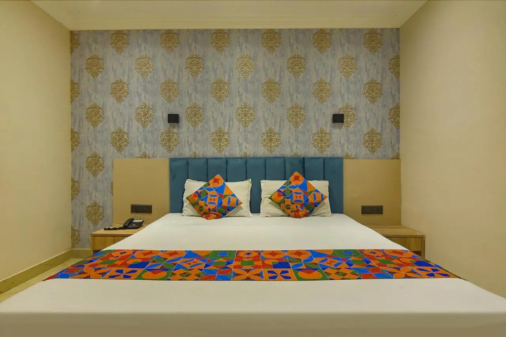 FabHotel Seventy Seven