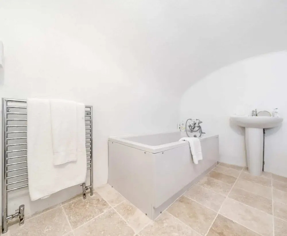 2 Bed 2 Bath Garden Flat in Victoria Pimlico