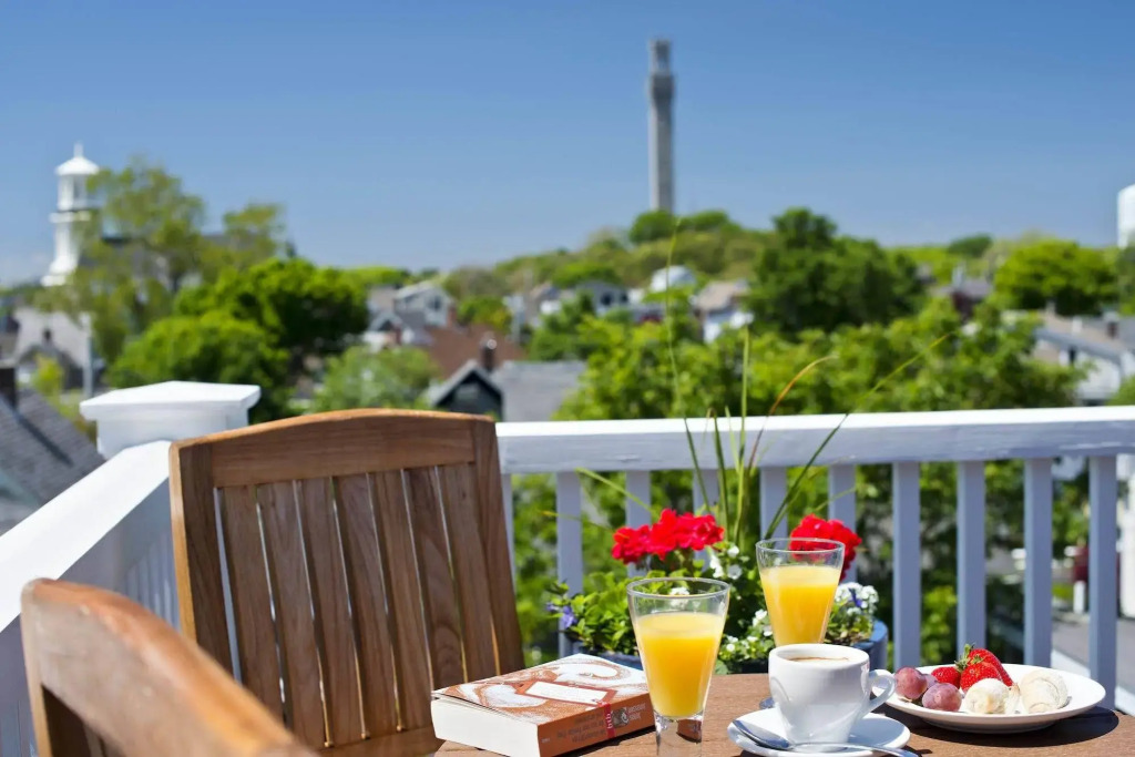 Benchmark Inn