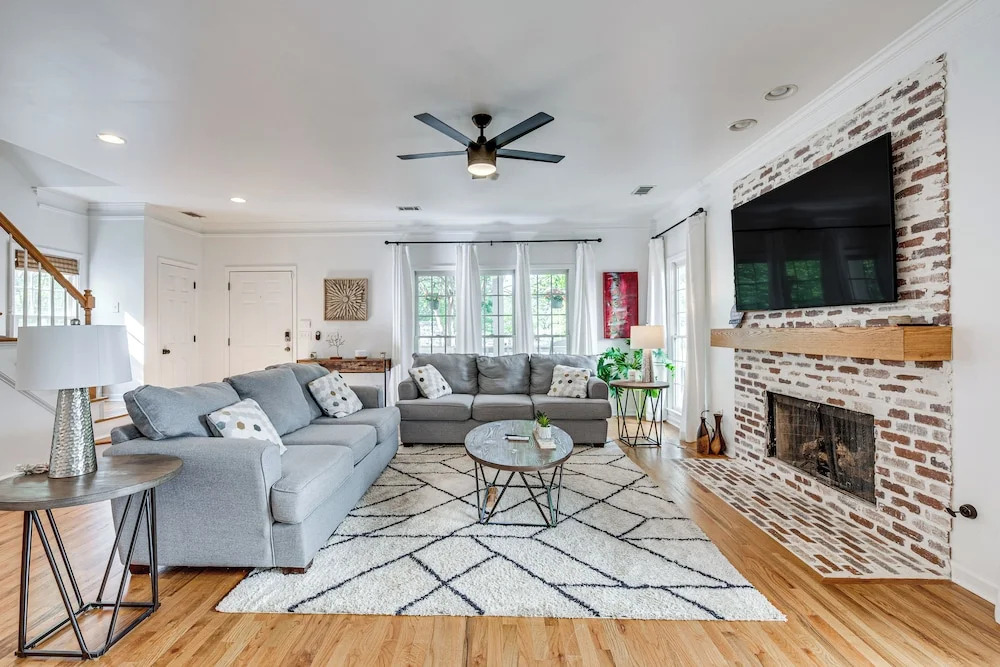 Walk to Mercedes-benz! Spacious Getaway in Atlanta
