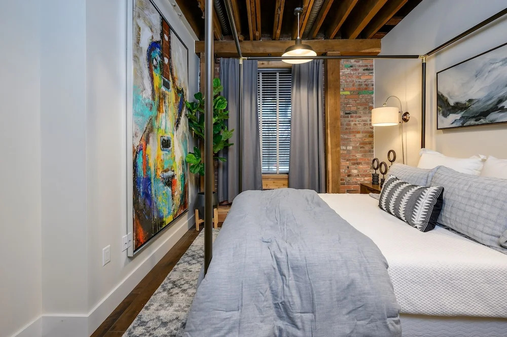 New Listing! Chic W/ Pool & Rooftop Deck 1 Bedroom Condo