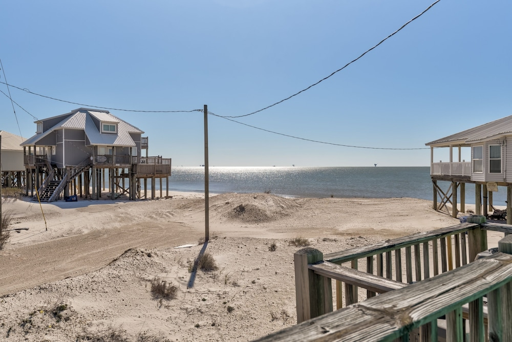 Lazy Daze Beach House - 105 Strand Ct 3 Bedroom Home by RedAwning