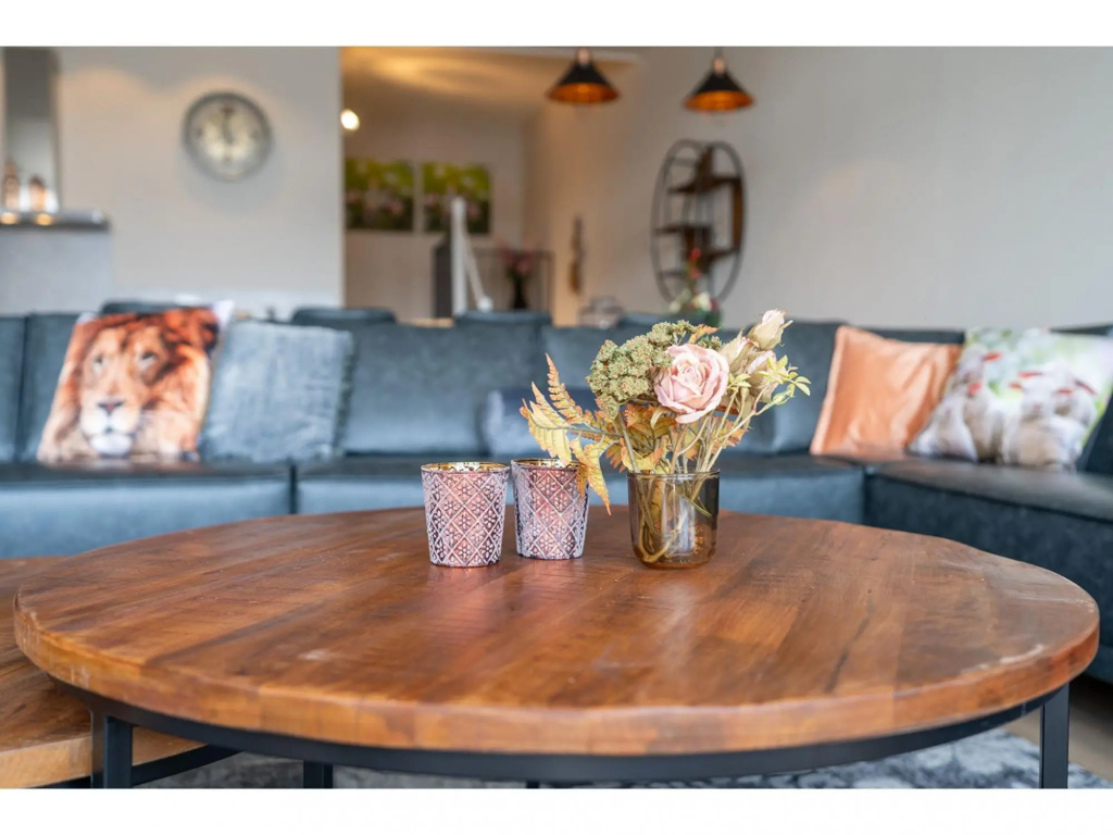 Luxury apartment overlooking the marina for 10 people