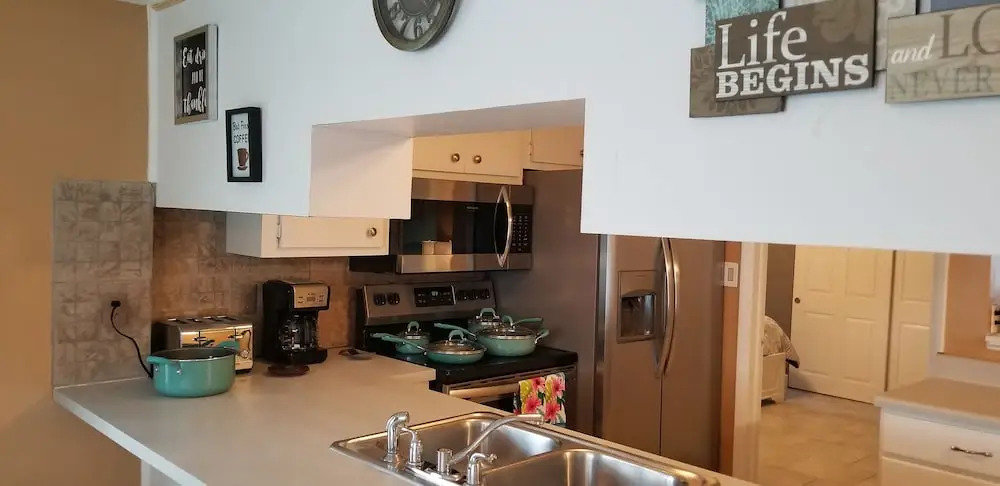 Newly Renovated Pool and Lake Dream Home