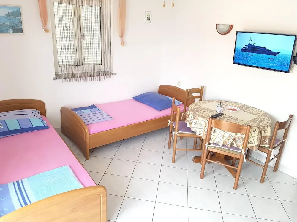 Apartment With one Bedroom in Pag, With Wonderful sea View, Enclosed Garden and Wifi - 100 m From the Beach