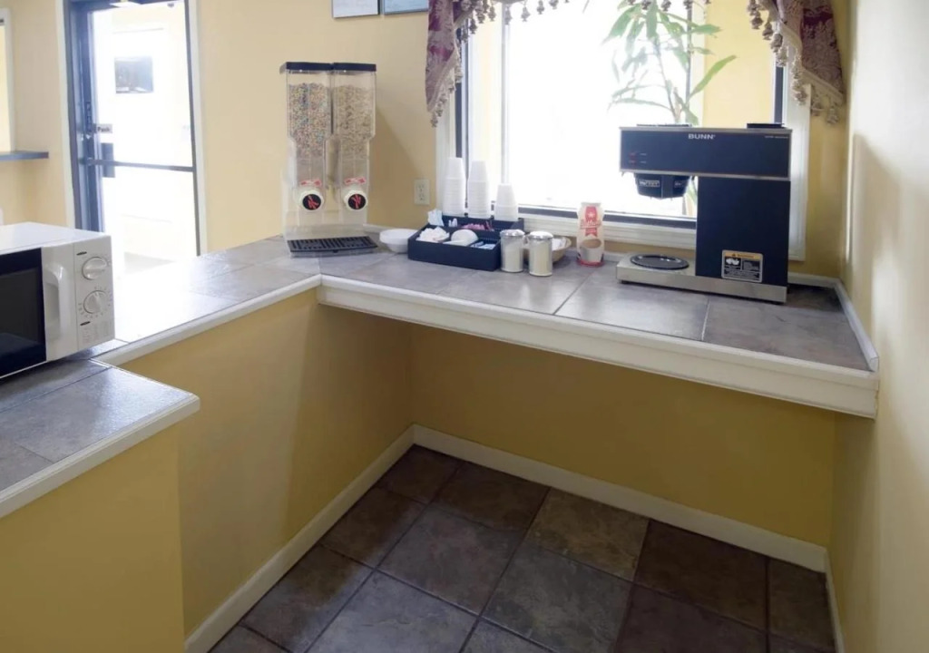 Hilcrest Inn & Suites