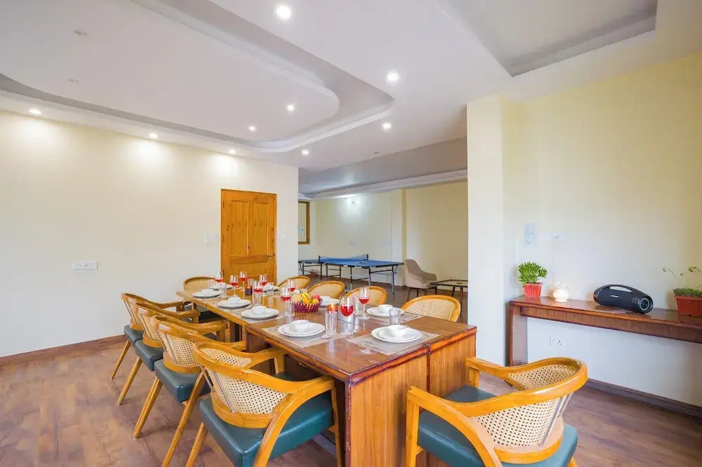 Alaya Stays Luuma Luxury Villa - Hillside 5-BHK Villa Amidst Pines With Garden, Balcony & Lounge