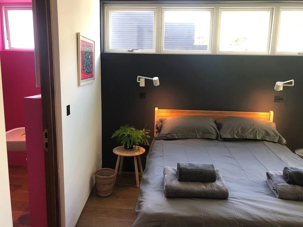3-bed Flat w/ 2 Terraces in Hackney, East London!
