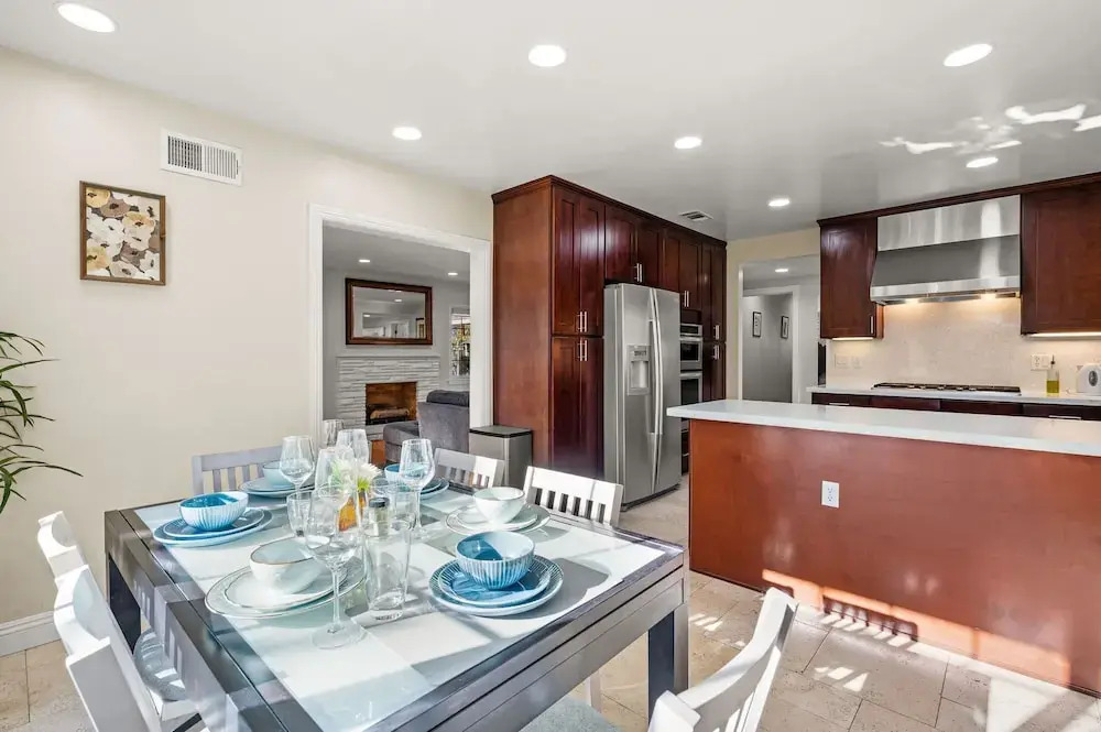 Luxury Estate With Sparkling Pool Elegant Amenities