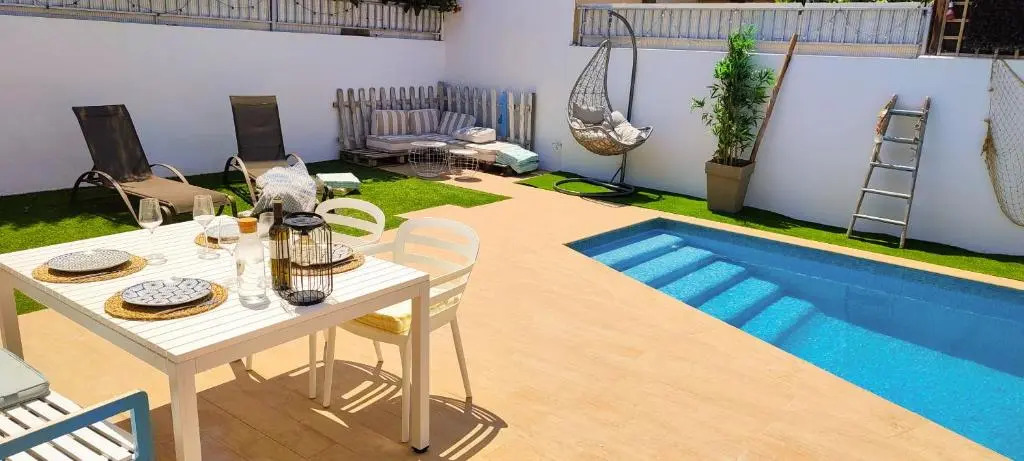 R127 Moderna villa cerca del mar