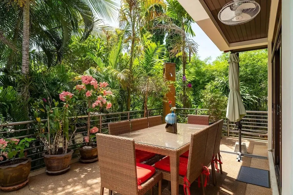 4 BR Villa walking distance to beach - KBR44