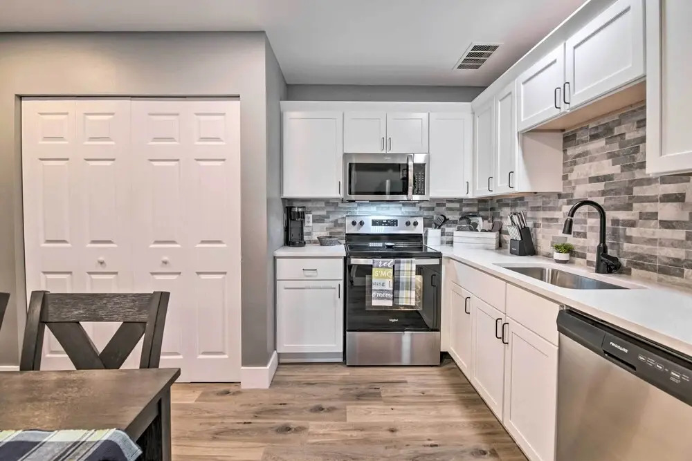 Pet-friendly Abode, Walk to Table Rock Lake!