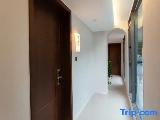 Luding Dadu Tingfeng Homestay (Luding Bridge Scenic Area)