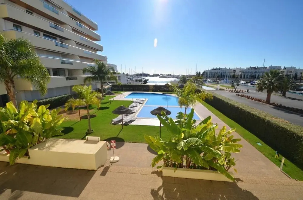 Vilamoura apartment garden access 013
