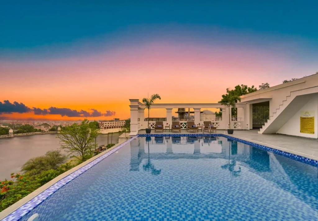 Brahma Niwas - Luxury Lake View Hotel with Infinity Pool, Udaipur